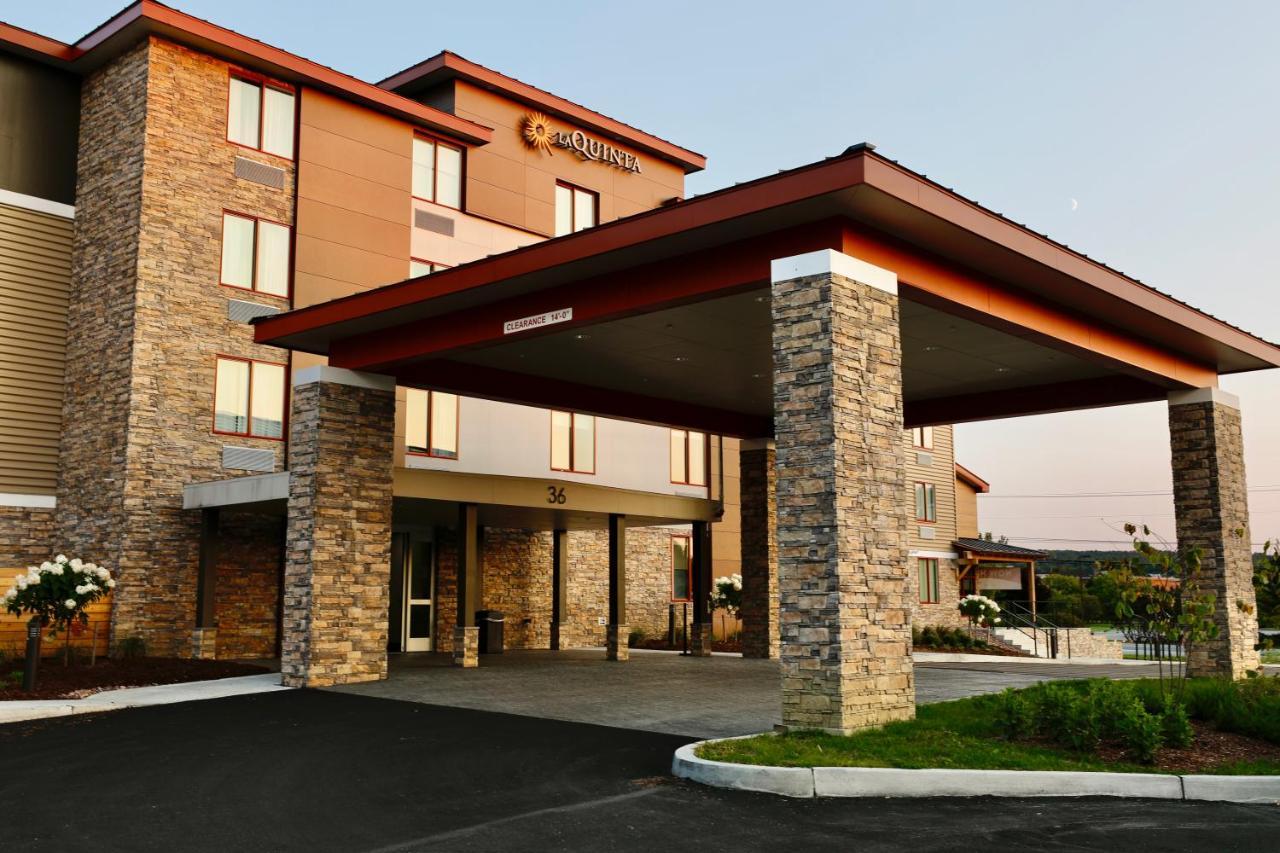 La Quinta Inn & Suites By Wyndham Williston Burlington Екстер'єр фото