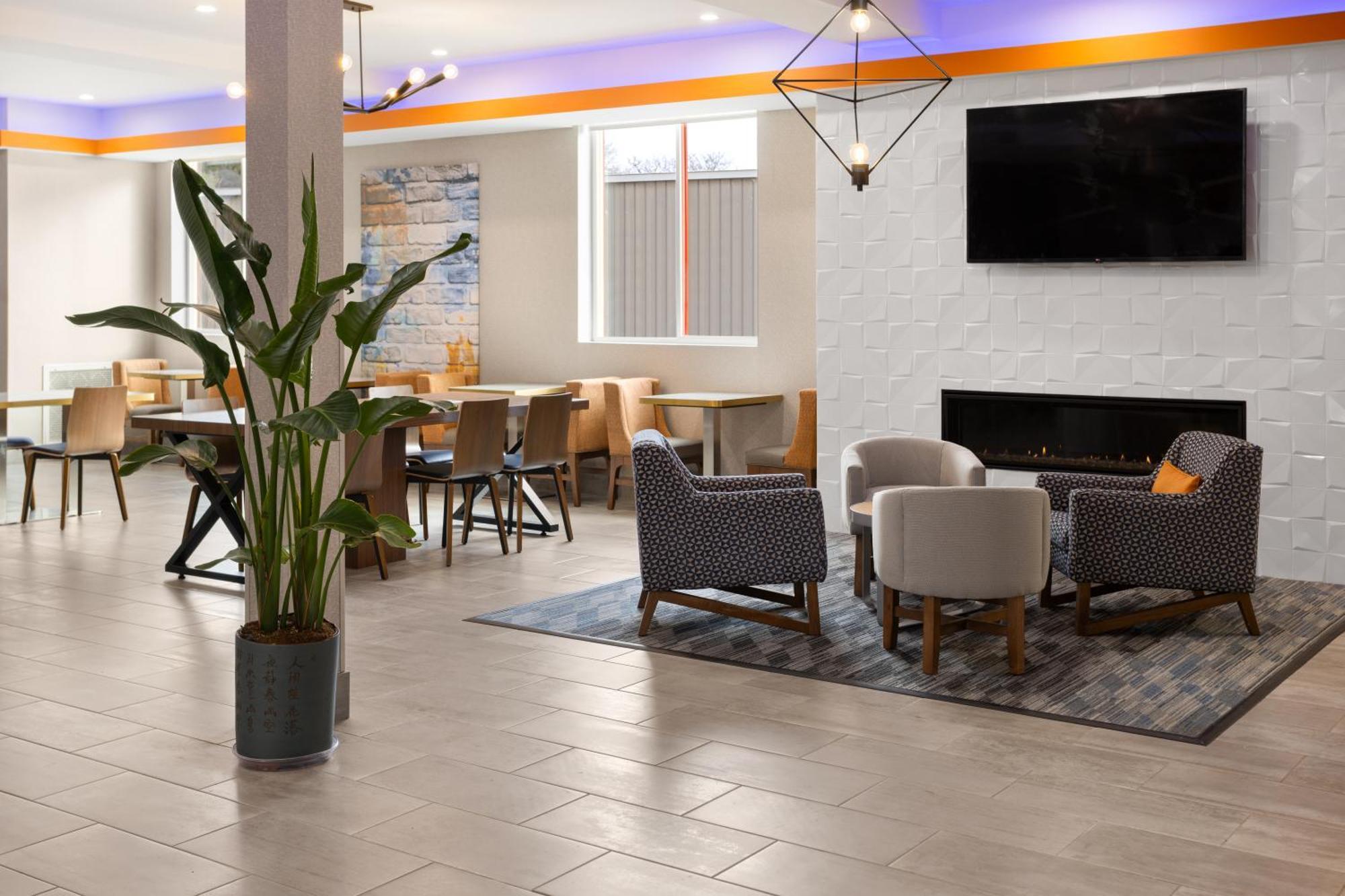 La Quinta Inn & Suites By Wyndham Williston Burlington Екстер'єр фото